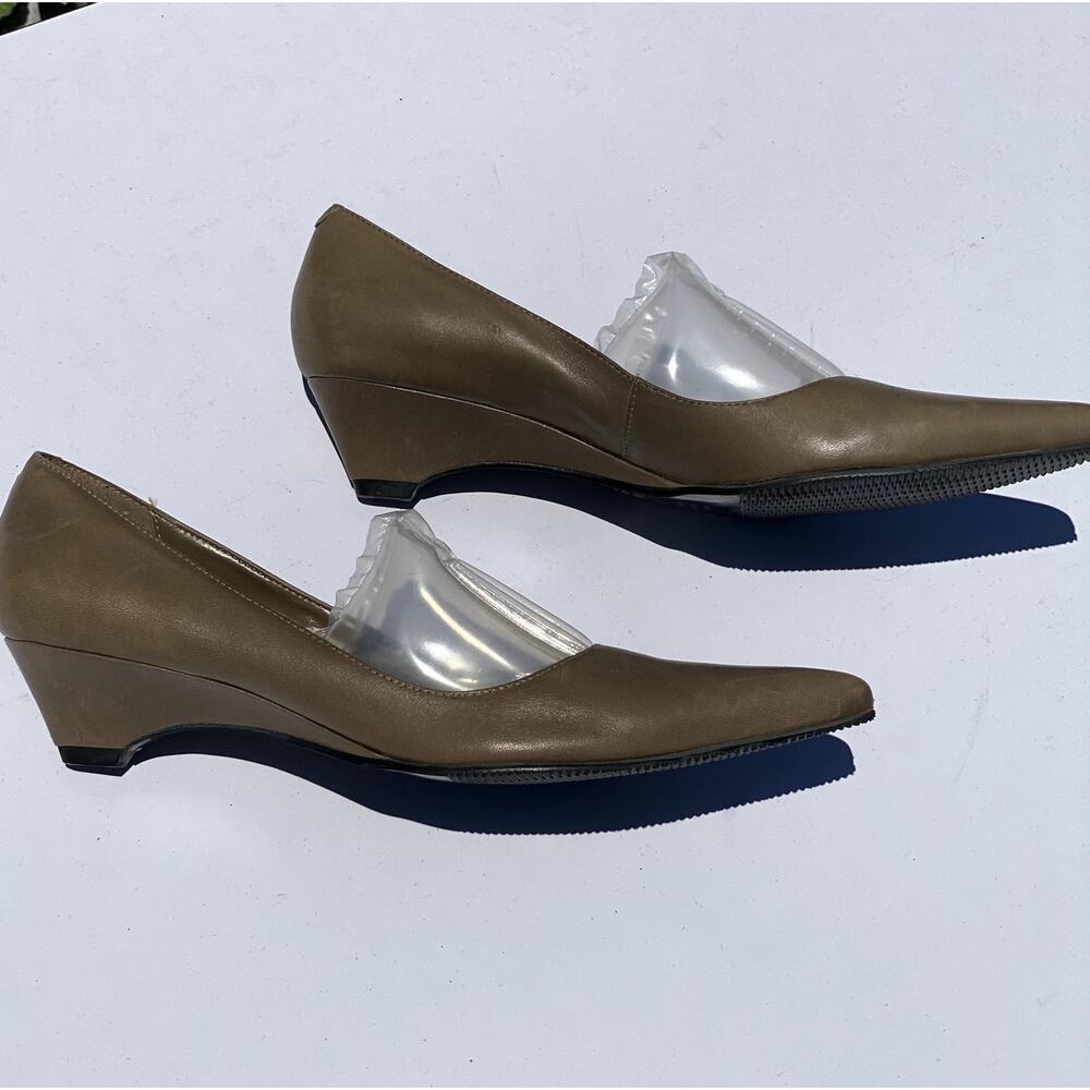 Shoe Lab Made in Brazil Leather Pointed Toe Taupe Wedge Kitten Heel Polished 7.5 - Picture 9 of 9